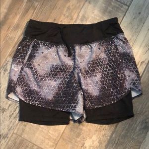 Running shorts with liner